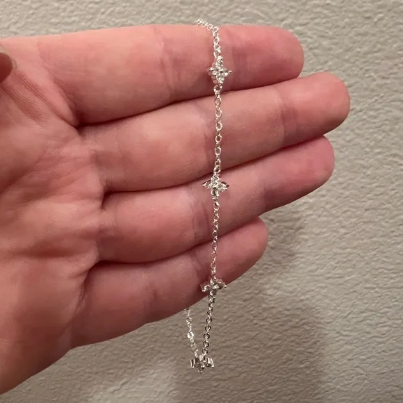 925 Sterling Silver Plated Clover Bracelet - Picture 2 of 6